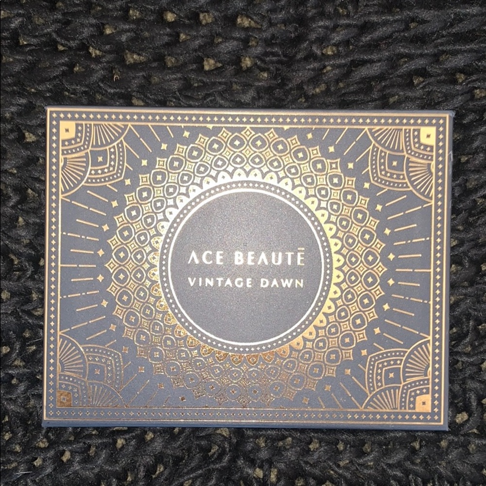 Ace beaute is eyeshadow palette